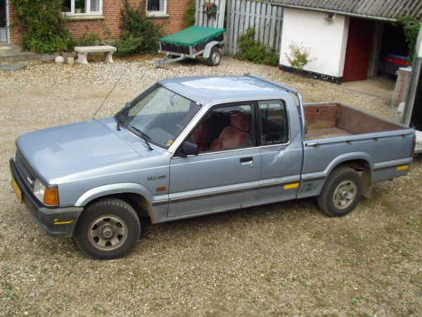 Mazda B2200 Pickup