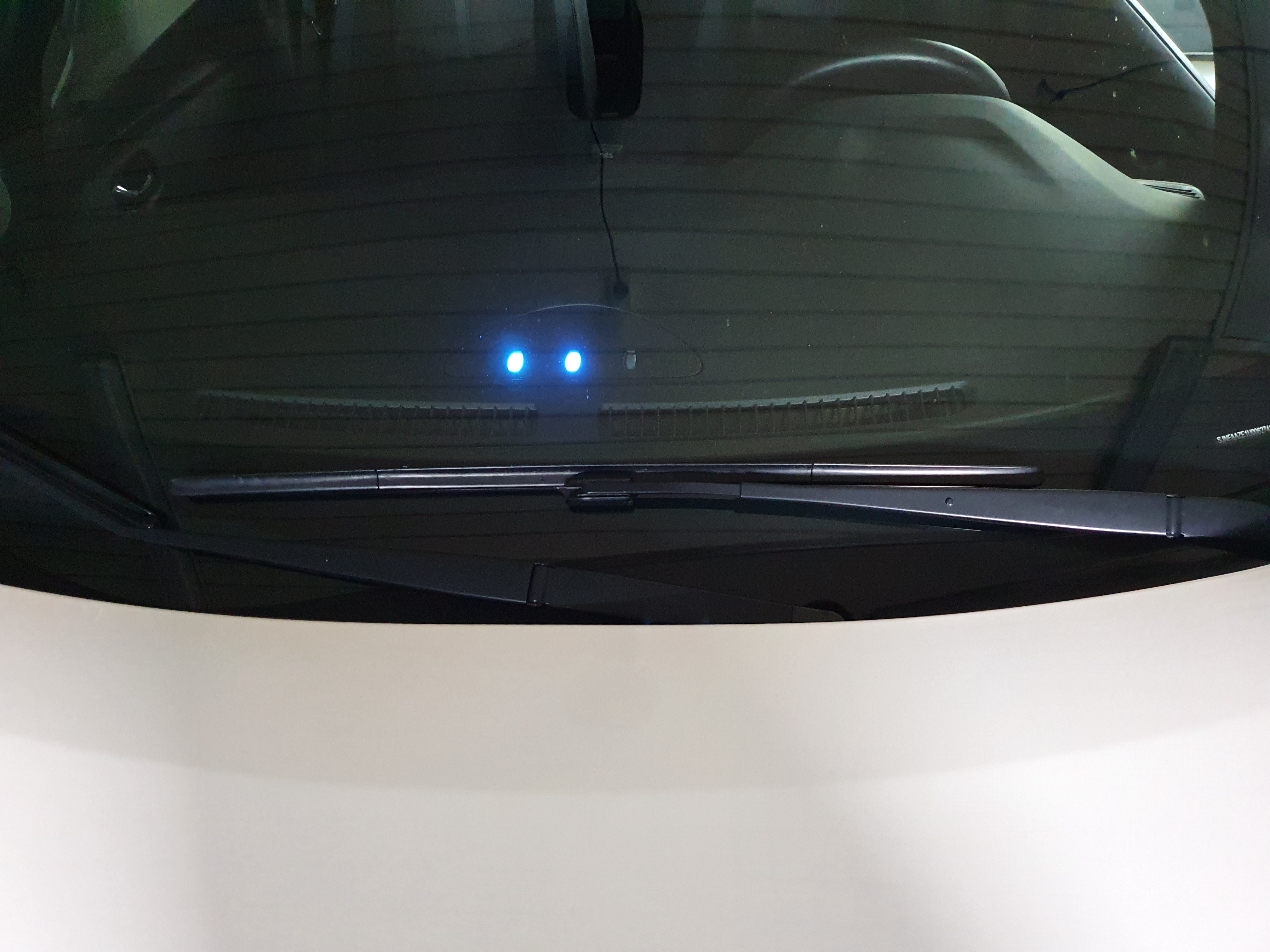Nissan Leaf 2 blå led i forrude