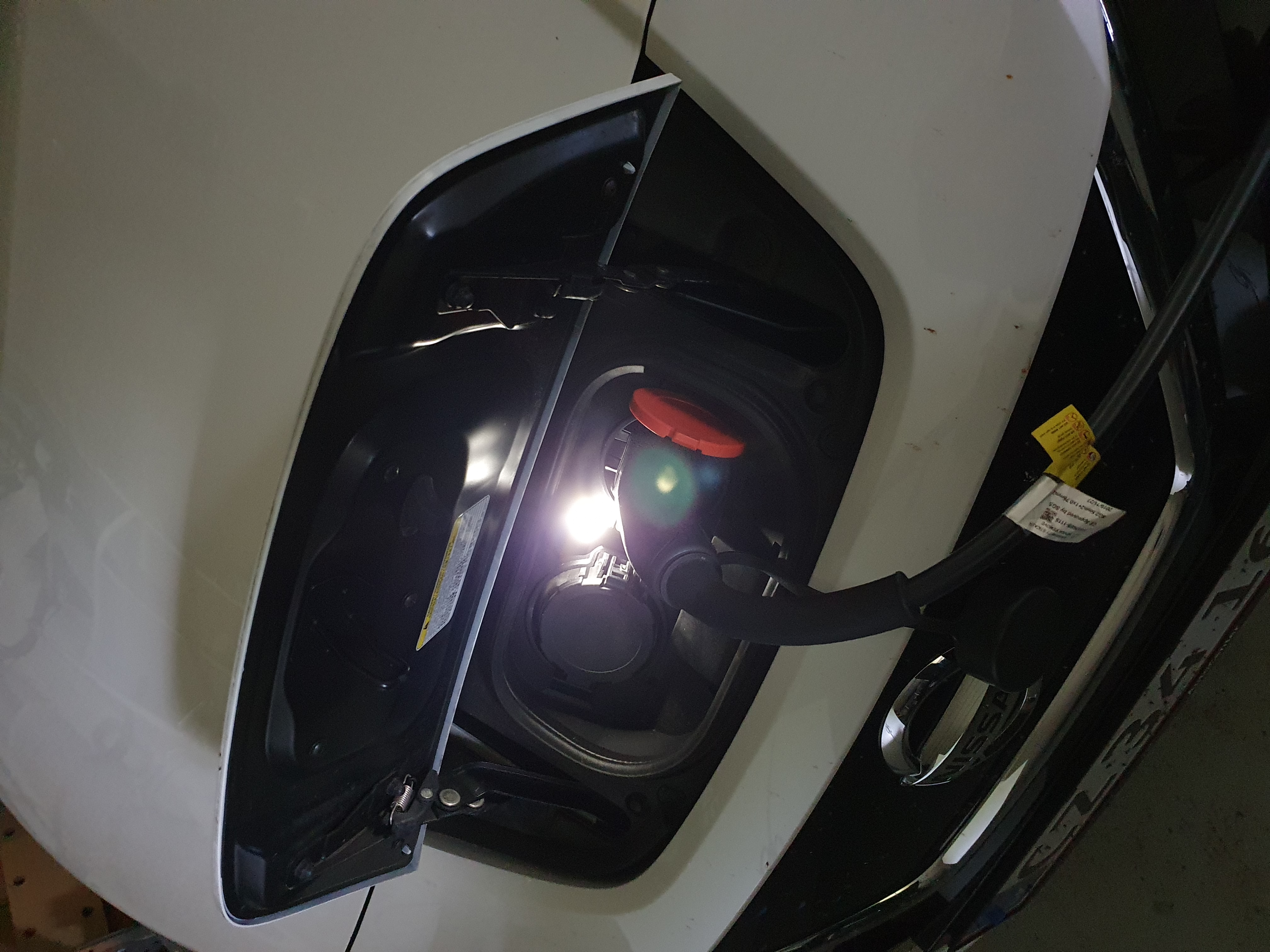 Nissan Leaf ladeport åben